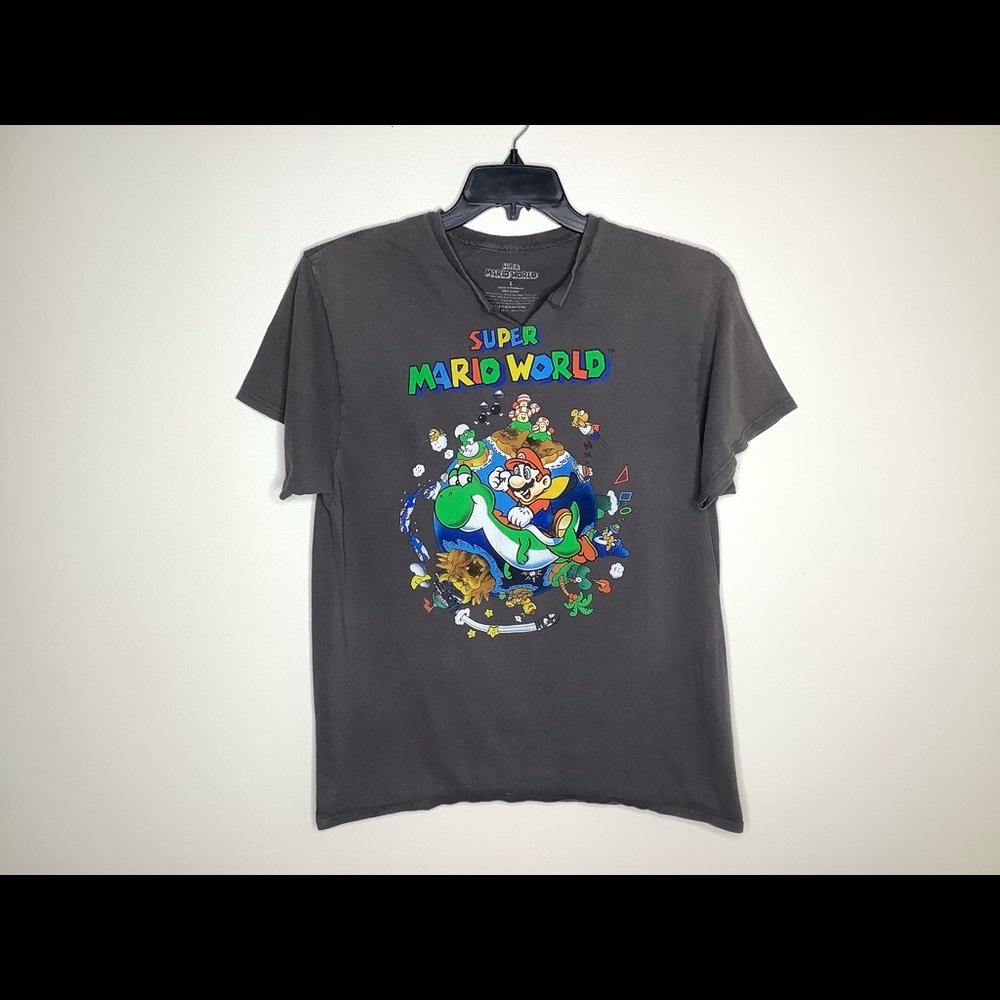 < Super Mario World Tee Large >